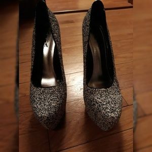 👠 Speckled Black & White Platform Heel
